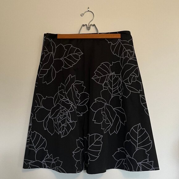 Jacob. Skirt. Black with White Floral Design. Size 5/6. Womens. - Picture 3 of 6